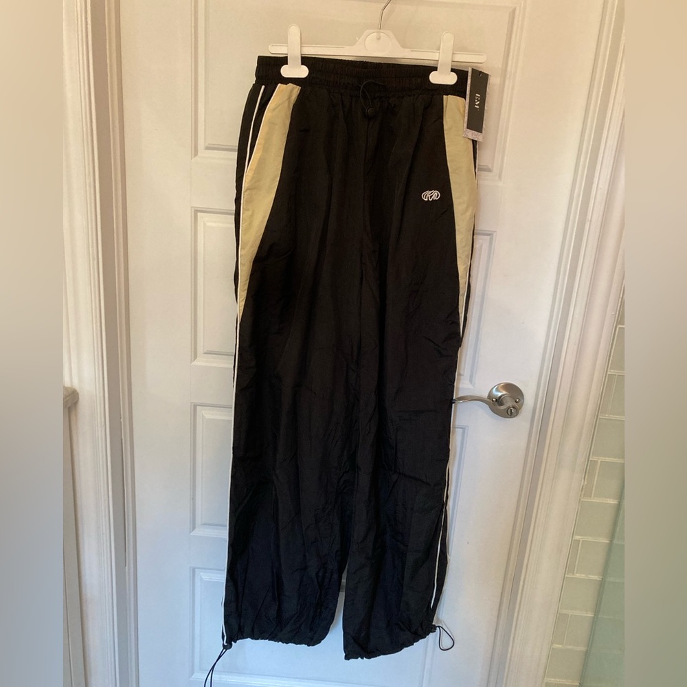 Brand new parachute pants US M